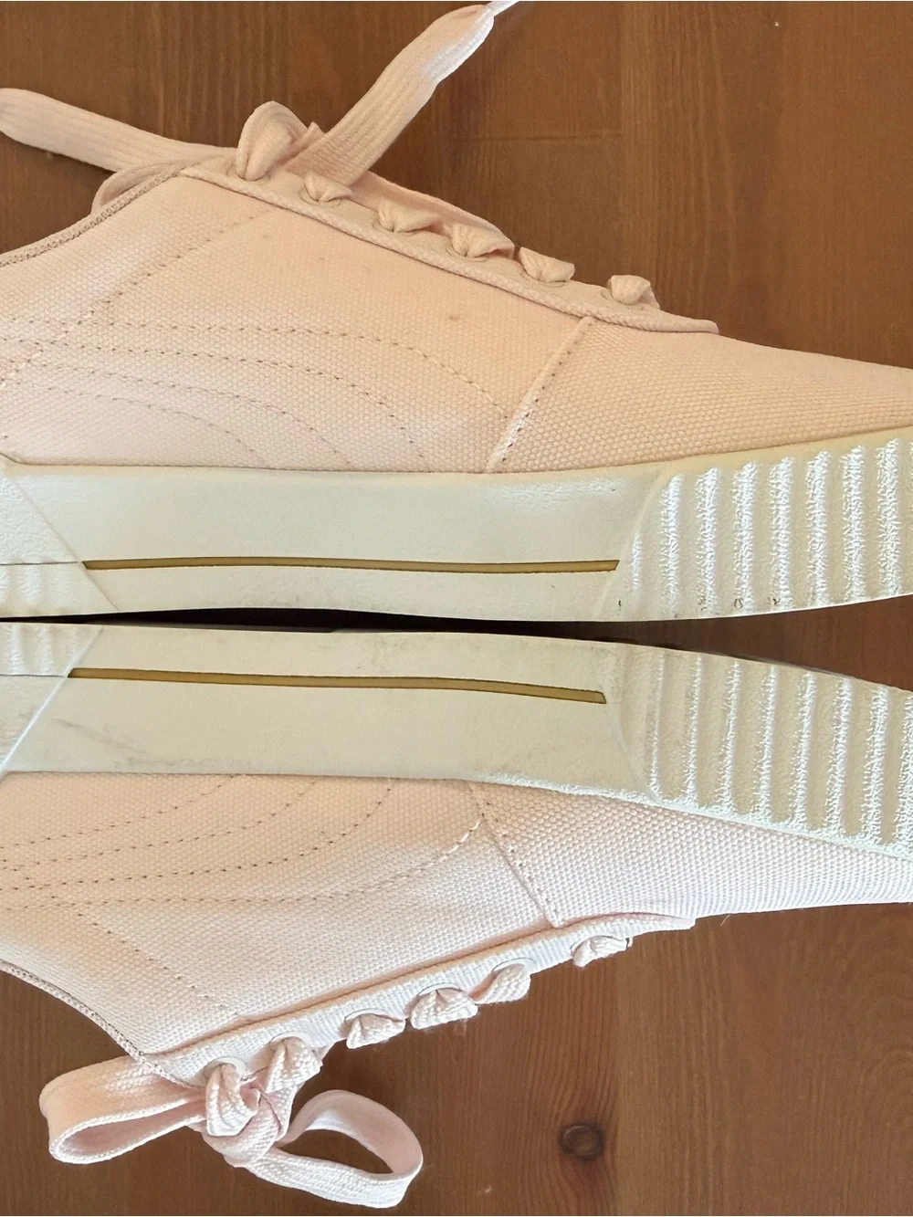 Puma Soft Foam Carina Summer Cat Shoes Casual Pink and White Women's size 7